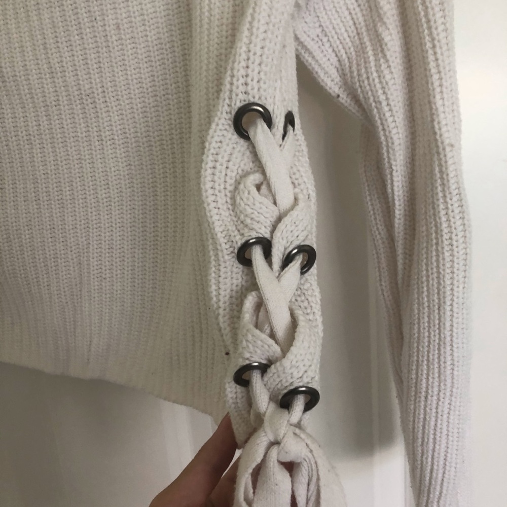 Boxy Cropped Sweater - Picture 2 of 3